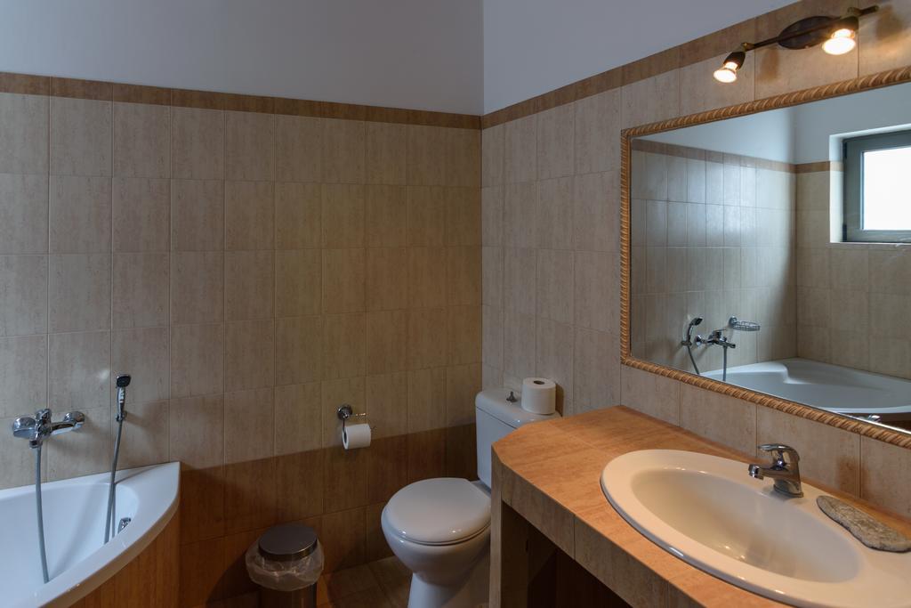 Makronas Apartments Karystos  Bagian luar foto