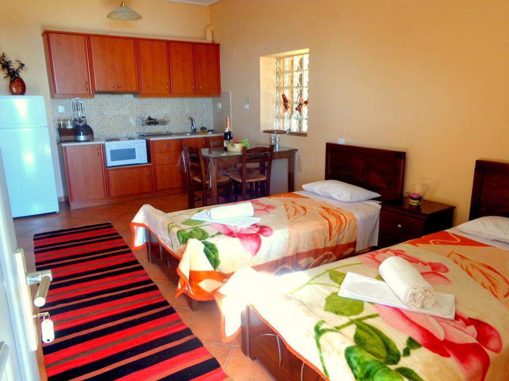 Makronas Apartments Karystos  Bagian luar foto