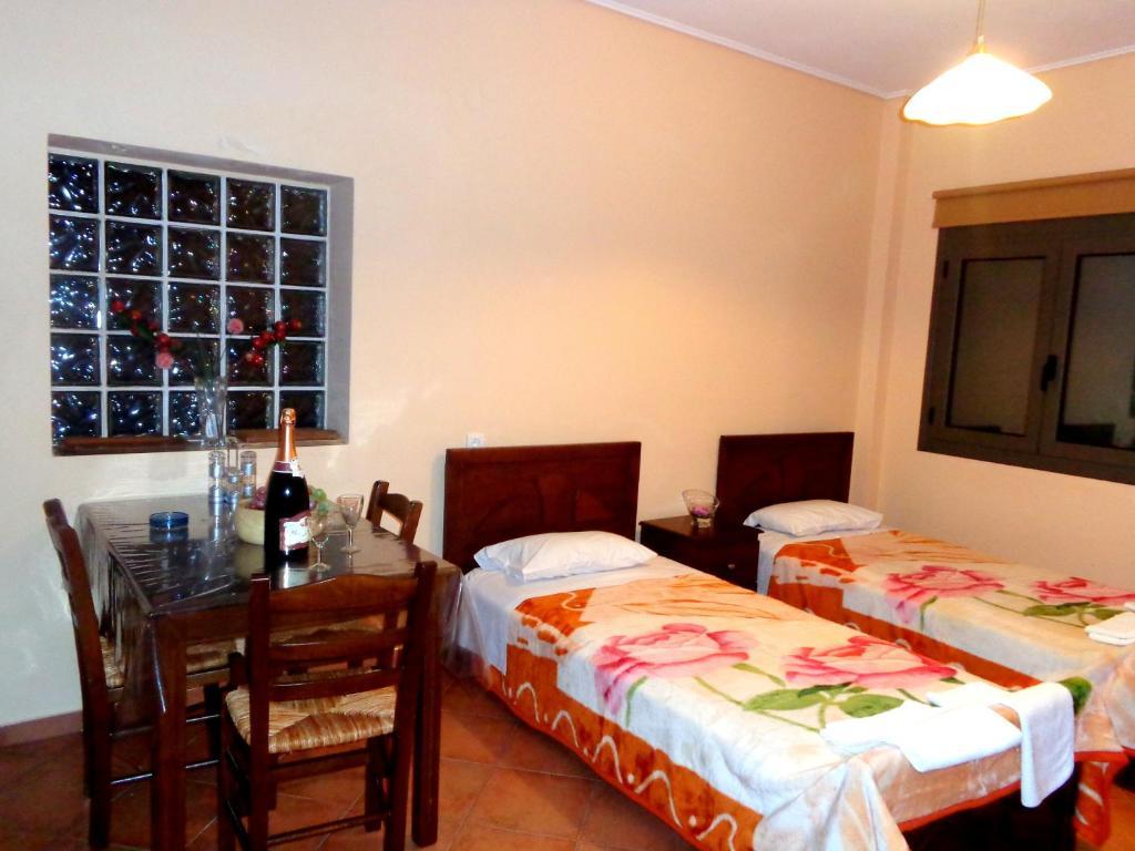 Makronas Apartments Karystos  Bagian luar foto